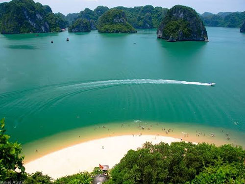 Hidden Beaches Around Halong Bay You Should Visit in 2026 | Le Journey Cruise Guide