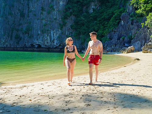 The Sounds of Halong Bay: A Side of the Bay Most Travelers Never Notice | Le Journey Cruise